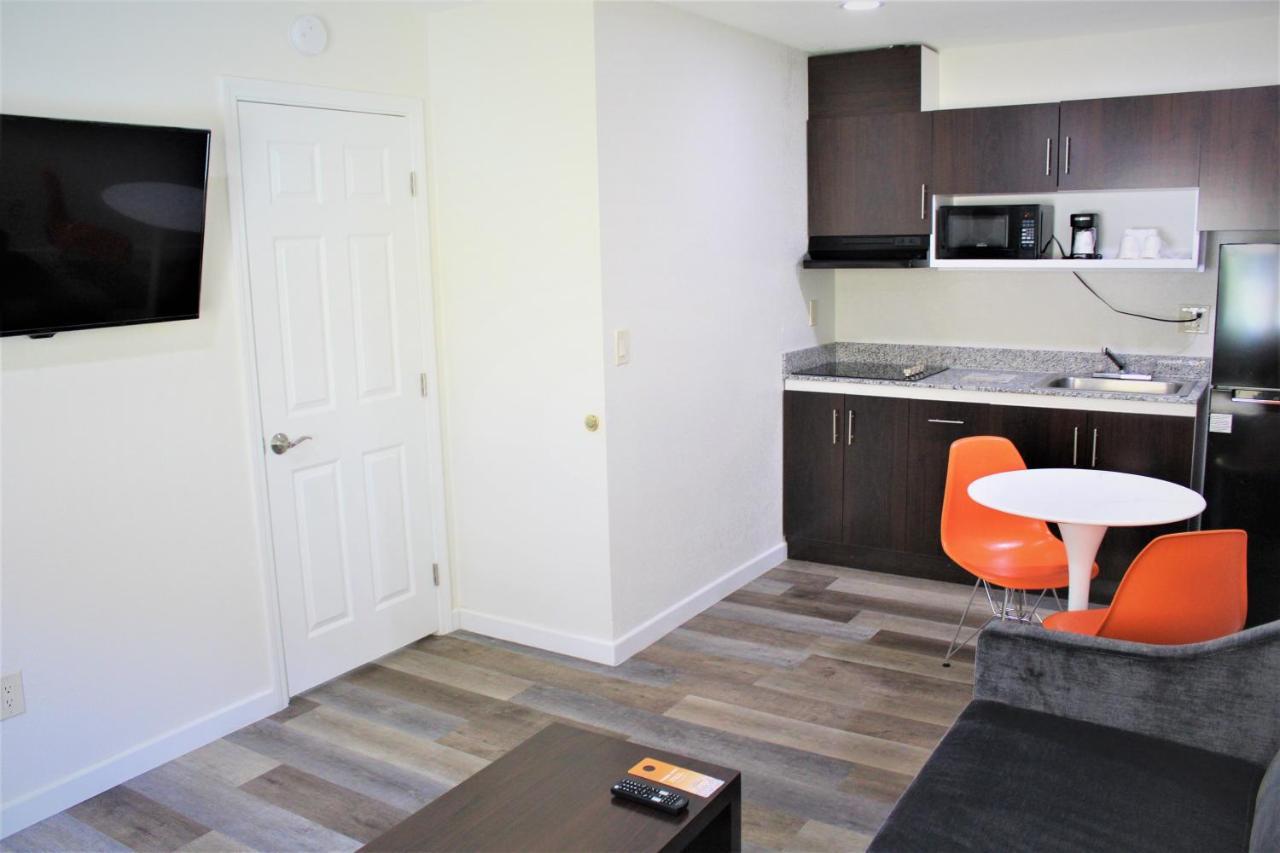 Howard Johnson By Wyndham San Diego Bayfront Hotel 2*