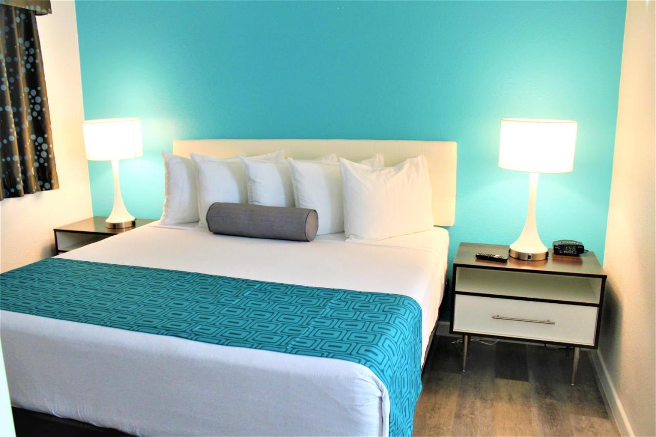 Howard Johnson By Wyndham San Diego Bayfront Chula Vista