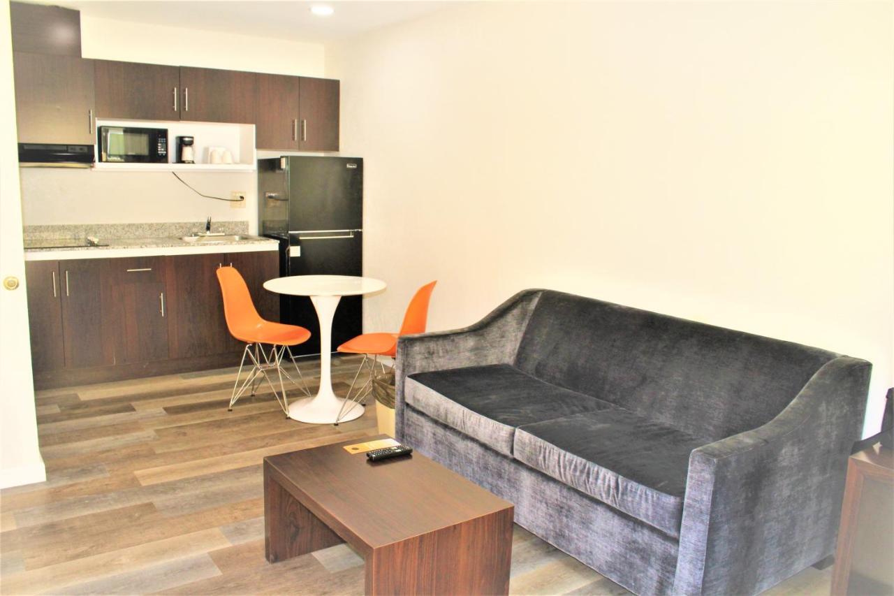 Howard Johnson By Wyndham San Diego Bayfront