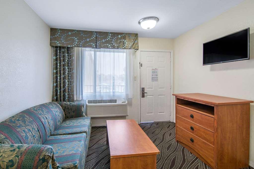 Howard Johnson By Wyndham San Diego Bayfront Chula Vista