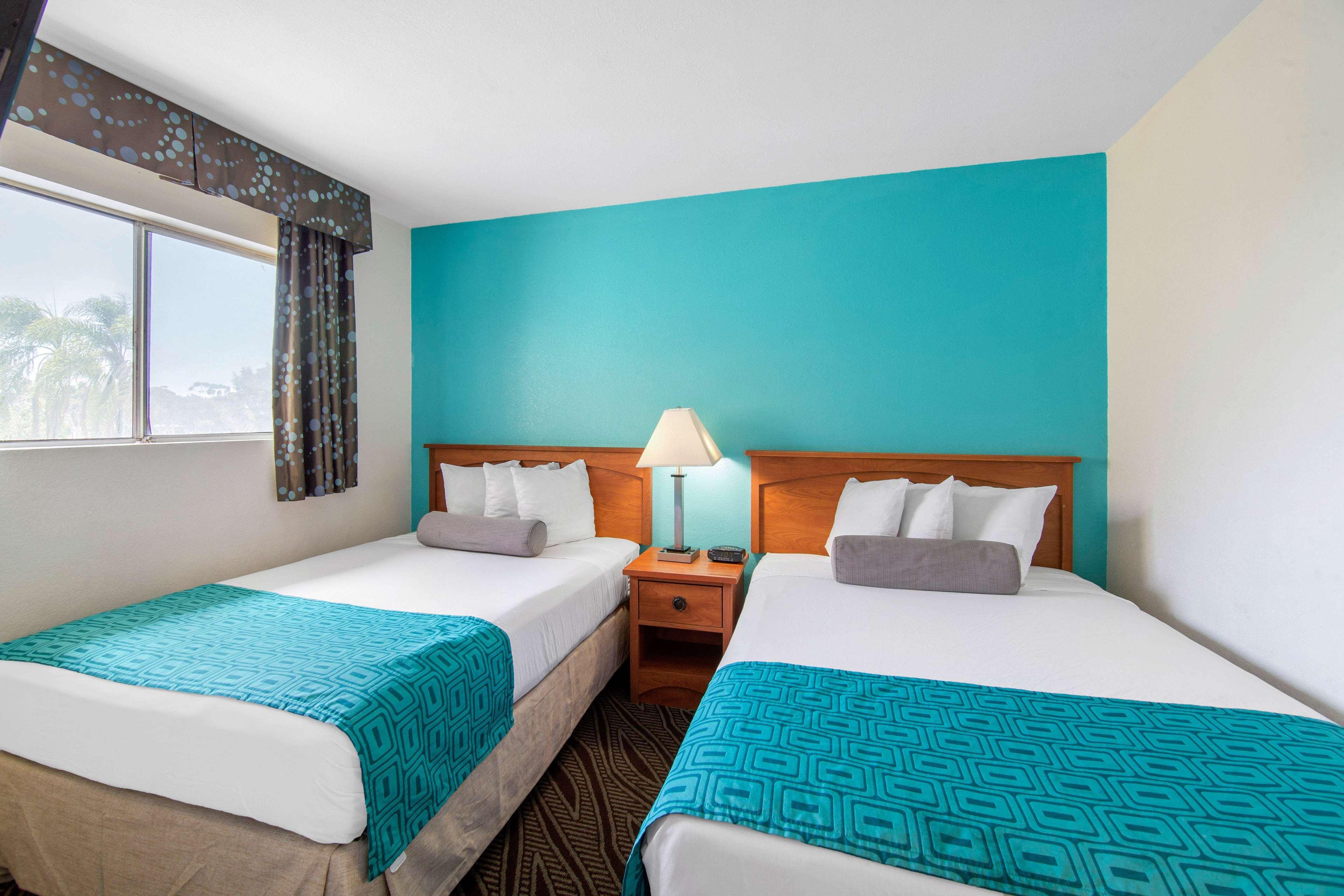 Howard Johnson By Wyndham San Diego Bayfront Hotel 2*