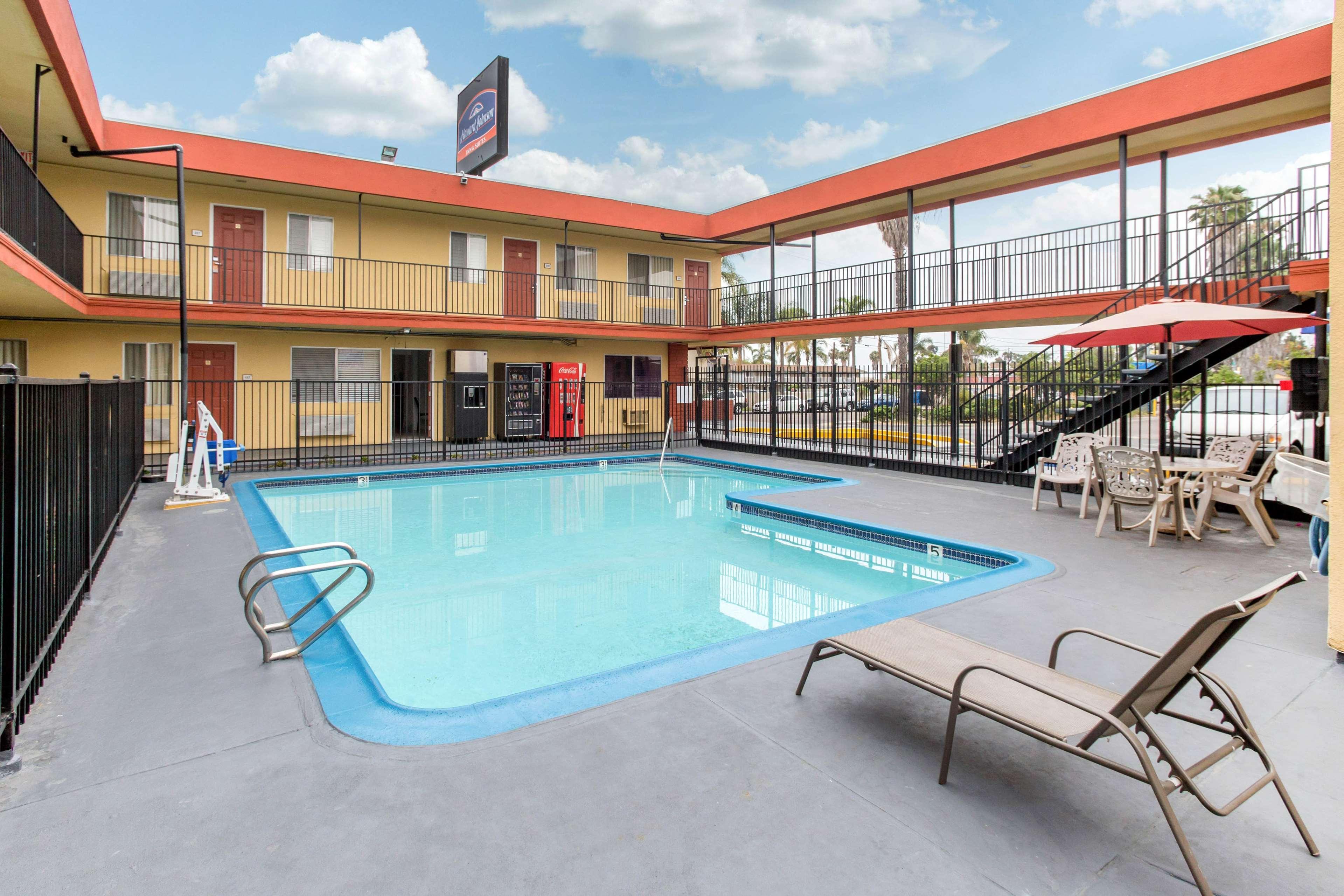 Hotel Howard Johnson By Wyndham San Diego Bayfront Chula Vista