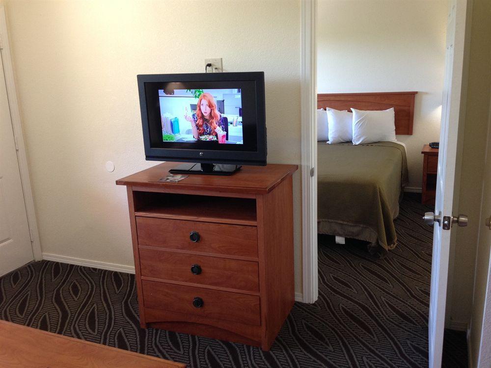 Howard Johnson By Wyndham San Diego Bayfront