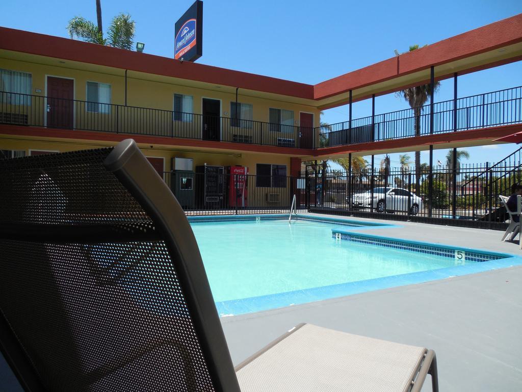 Howard Johnson By Wyndham San Diego Bayfront Hotel Chula Vista