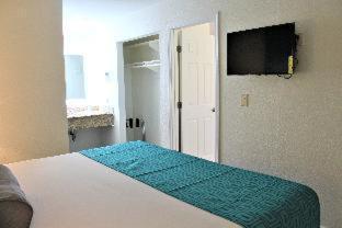 Hotel Howard Johnson By Wyndham San Diego Bayfront 2*