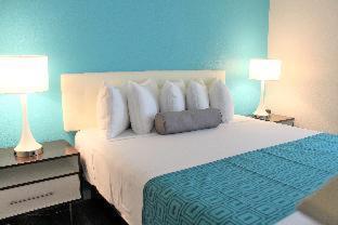Hotel Howard Johnson By Wyndham San Diego Bayfront 2*