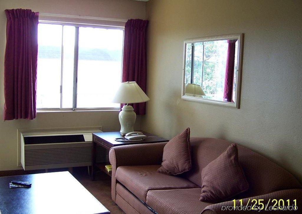 Hotel Howard Johnson By Wyndham San Diego Bayfront 2*