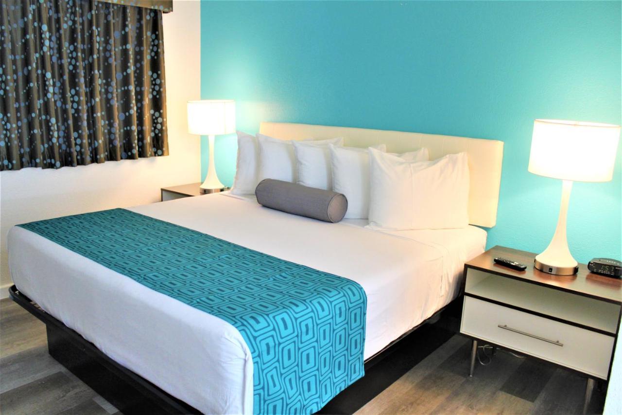 Howard Johnson By Wyndham San Diego Bayfront Hotel