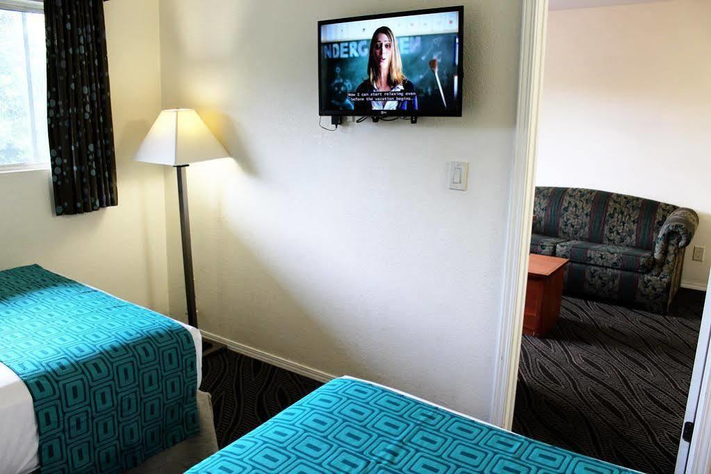 Howard Johnson By Wyndham San Diego Bayfront Hotel 2*